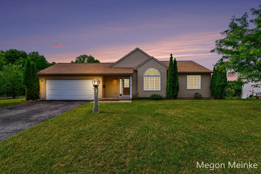 105 Pineview Drive Belding City MI 48809