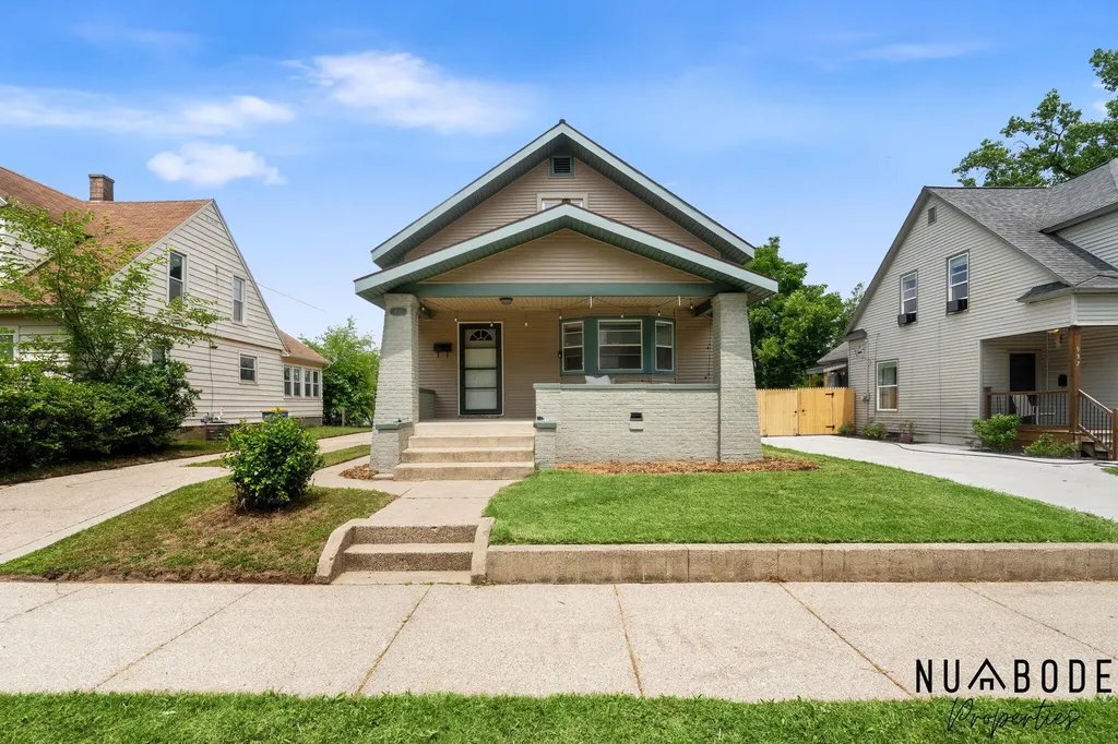 933 Crescent Street NE Grand Rapids City MI 49503