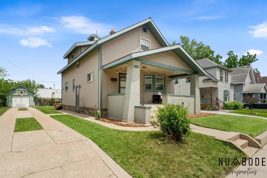 933 Crescent Street NE Grand Rapids City MI 49503