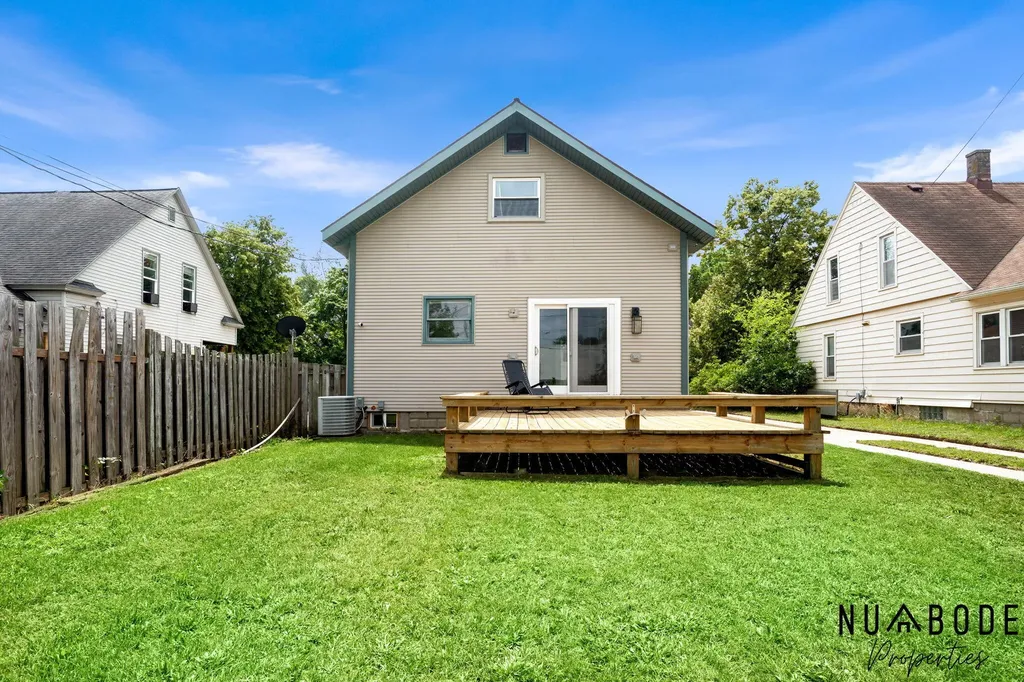 933 Crescent Street NE Grand Rapids City MI 49503