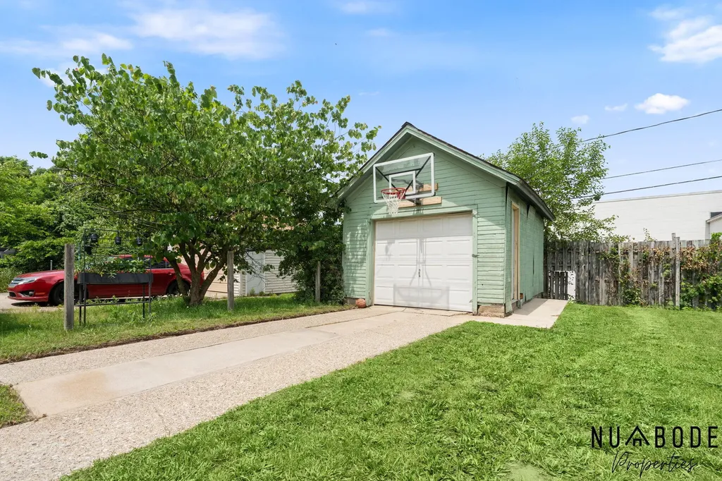 933 Crescent Street NE Grand Rapids City MI 49503