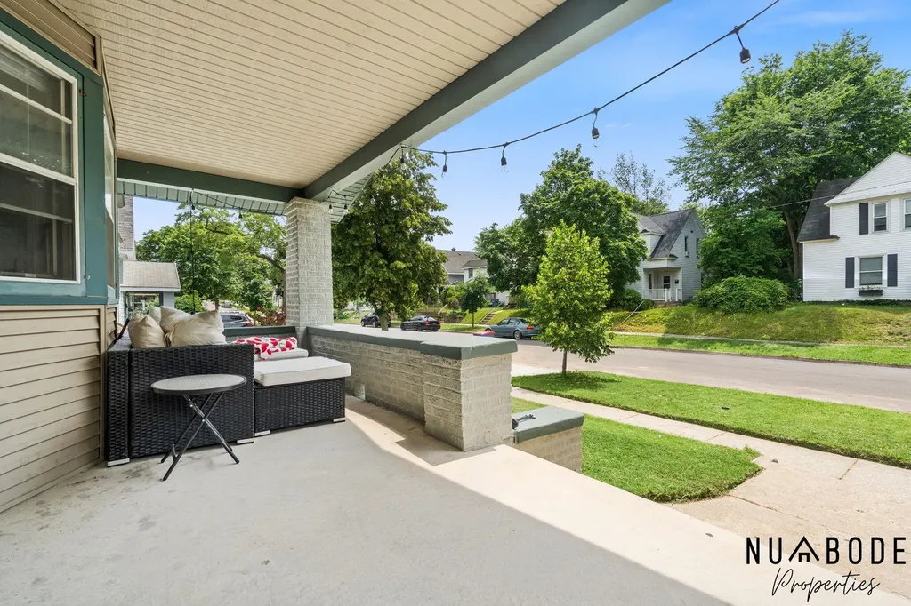 933 Crescent Street NE Grand Rapids City MI 49503