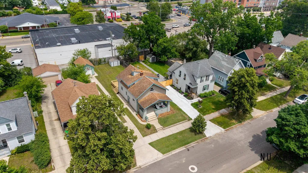 933 Crescent Street NE Grand Rapids City MI 49503