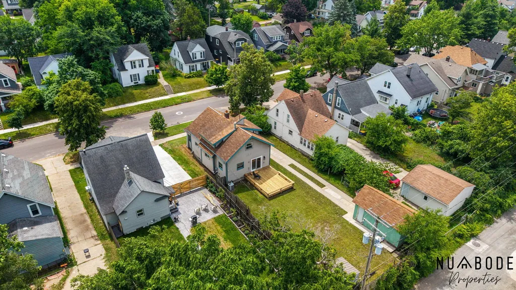 933 Crescent Street NE Grand Rapids City MI 49503
