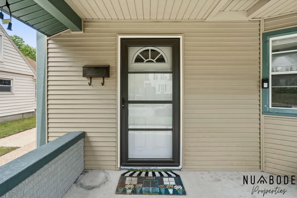933 Crescent Street NE Grand Rapids City MI 49503