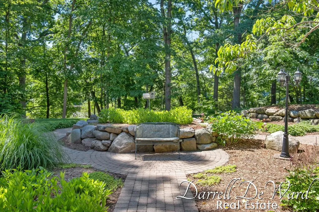 13850 Thompson Drive NE Vergennes Township MI 49331