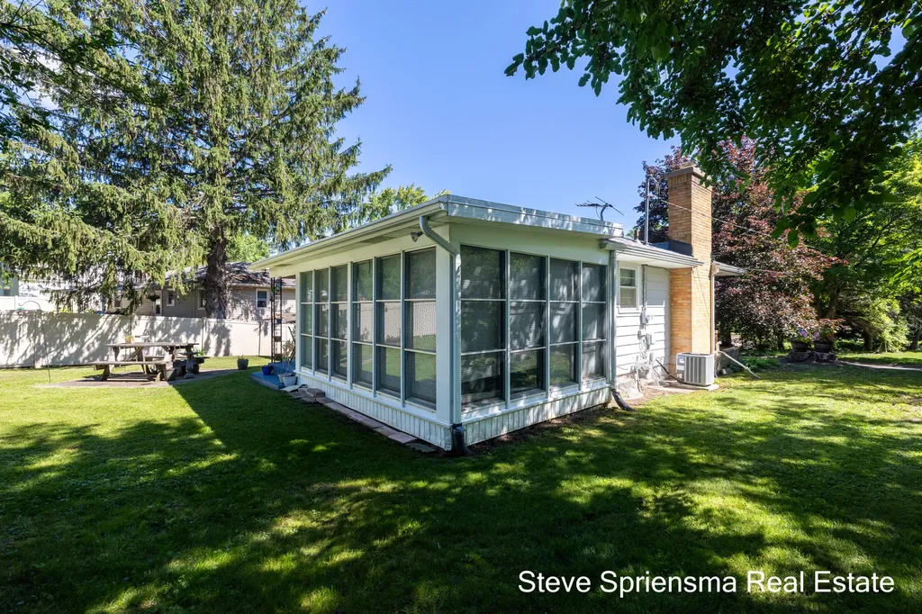 1355 Derby Drive NW Grand Rapids City MI 49504