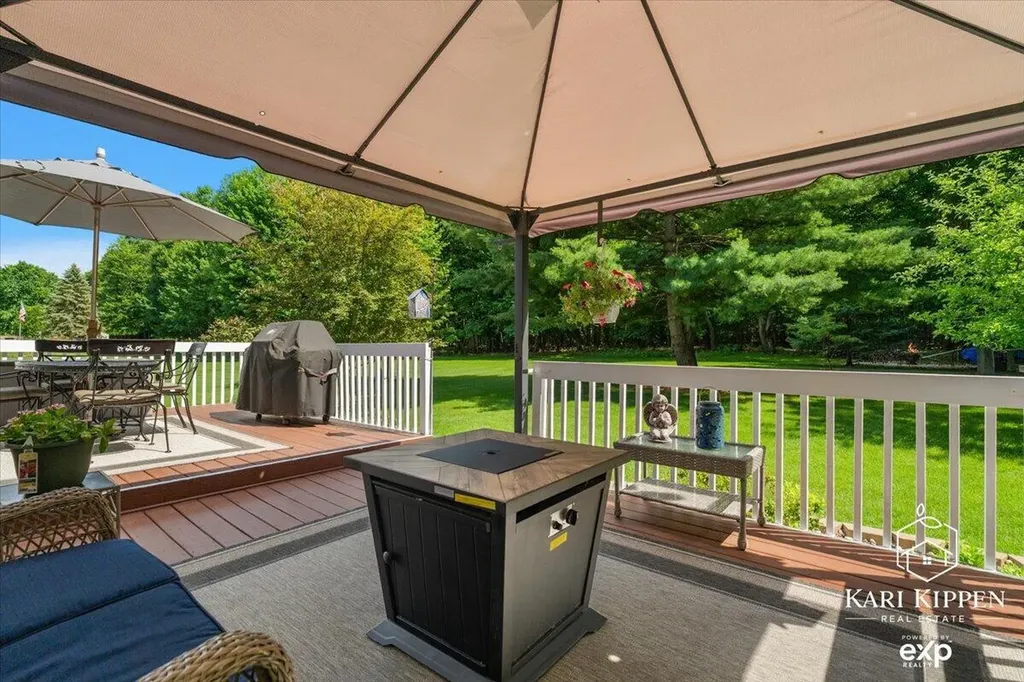 8150 Country Pine Drive SE Caledonia Township MI 49302