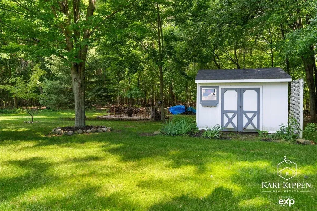 8150 Country Pine Drive SE Caledonia Township MI 49302