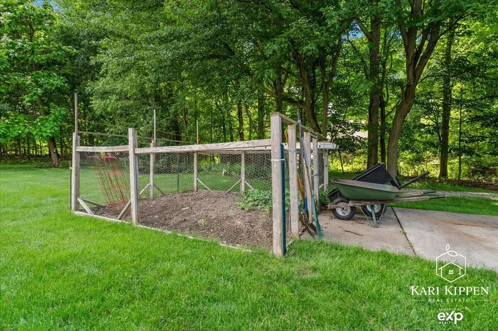 8150 Country Pine Drive SE Caledonia Township MI 49302