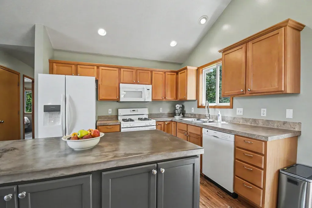 3540 Breezewood Drive SE Kentwood City MI 49512