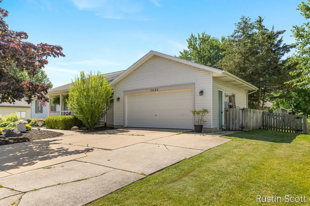 2680 Burgen Court NE Grand Rapids Charter Township MI 49525