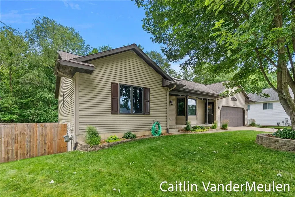 11484 Cameron Avenue Allendale Charter Township MI 49401