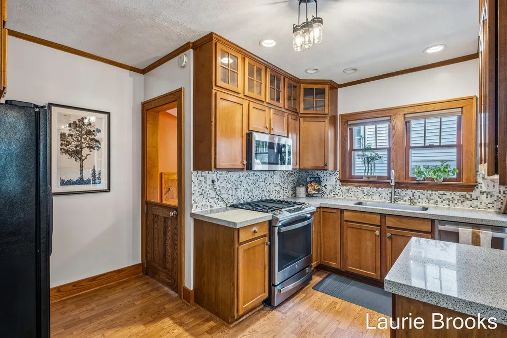 214 Glenhaven Avenue NW Grand Rapids City MI 49504