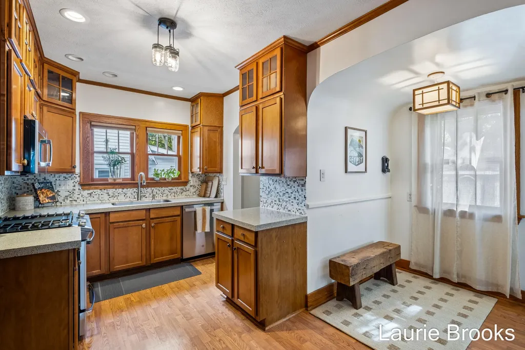 214 Glenhaven Avenue NW Grand Rapids City MI 49504