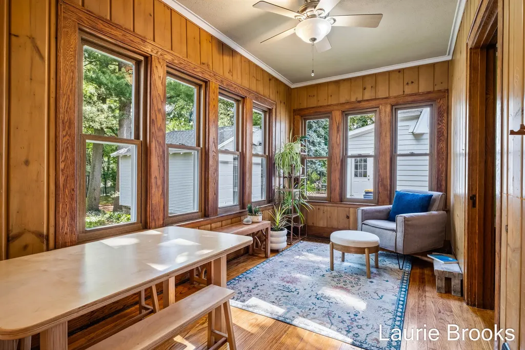 214 Glenhaven Avenue NW Grand Rapids City MI 49504