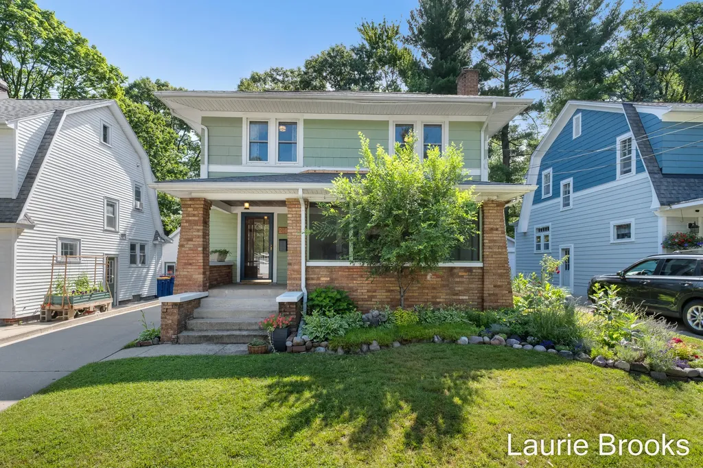 214 Glenhaven Avenue NW Grand Rapids City MI 49504