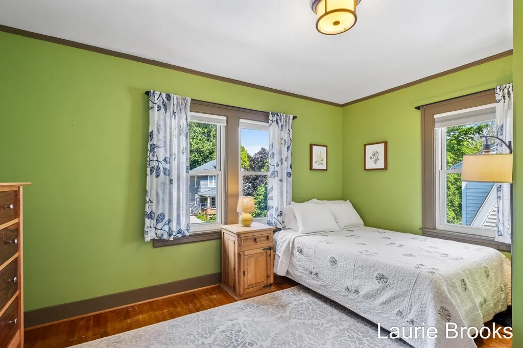 214 Glenhaven Avenue NW Grand Rapids City MI 49504
