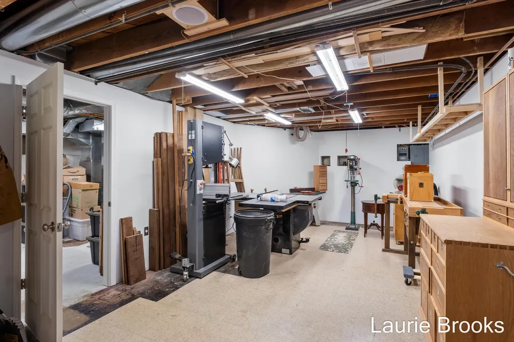 214 Glenhaven Avenue NW Grand Rapids City MI 49504