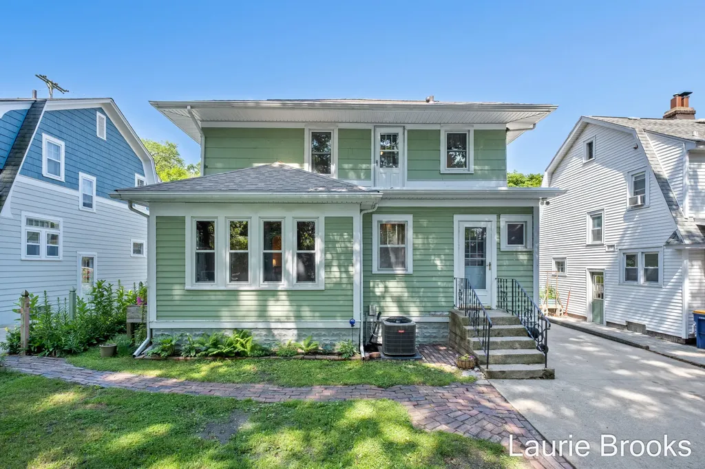 214 Glenhaven Avenue NW Grand Rapids City MI 49504