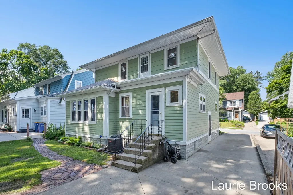 214 Glenhaven Avenue NW Grand Rapids City MI 49504