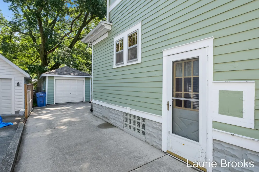 214 Glenhaven Avenue NW Grand Rapids City MI 49504