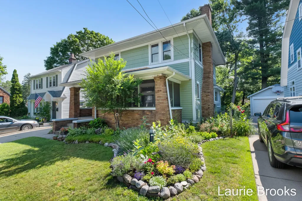 214 Glenhaven Avenue NW Grand Rapids City MI 49504