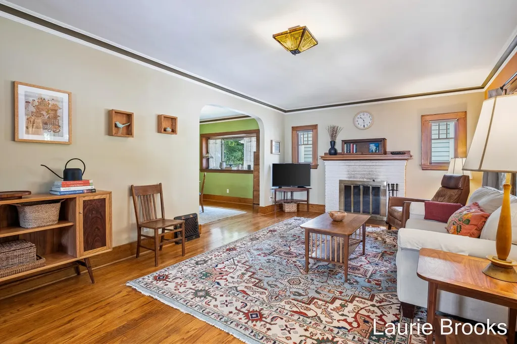 214 Glenhaven Avenue NW Grand Rapids City MI 49504