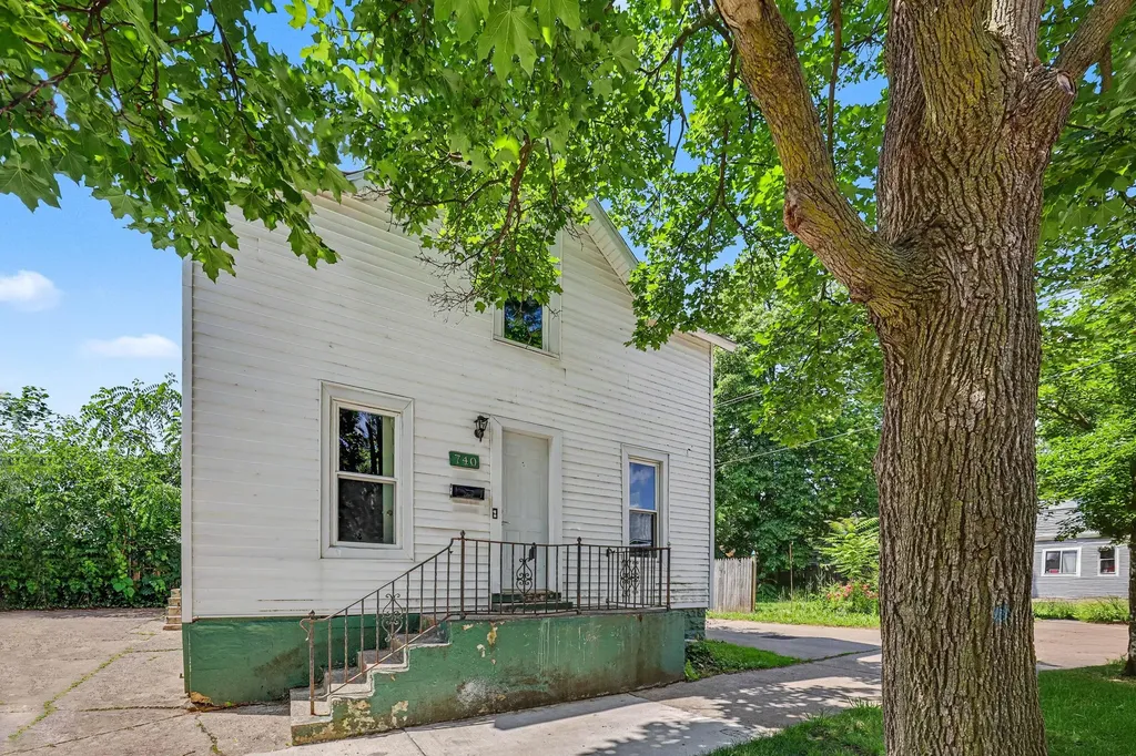 740 12th Street NW Grand Rapids City MI 49504