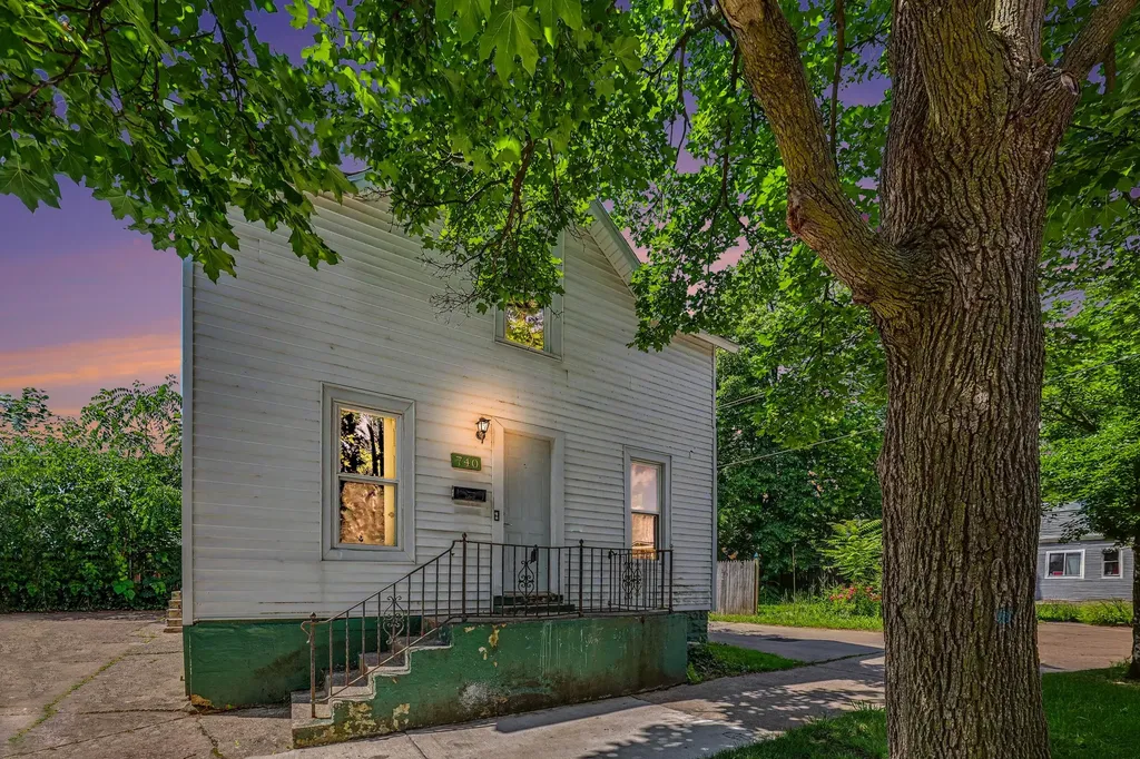 740 12th Street NW Grand Rapids City MI 49504