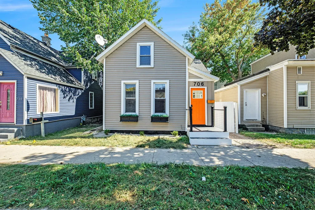 706 Alpine Avenue NW Grand Rapids City MI 49504