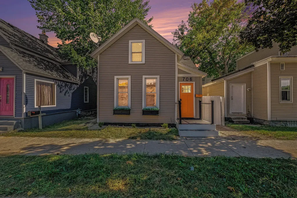 706 Alpine Avenue NW Grand Rapids City MI 49504