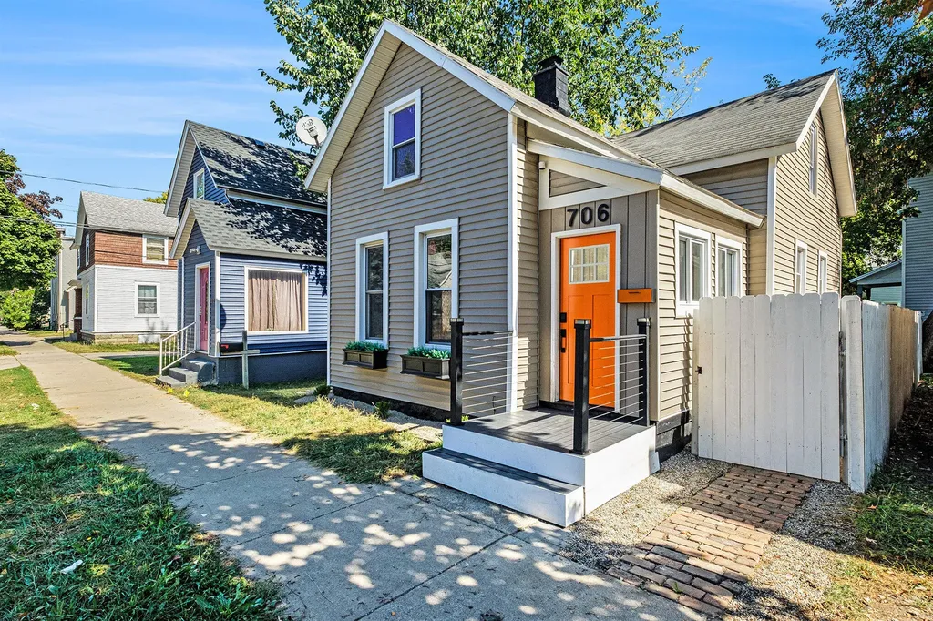 706 Alpine Avenue NW Grand Rapids City MI 49504