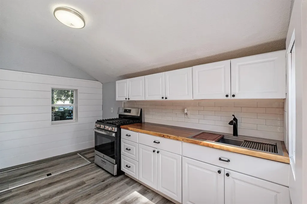 706 Alpine Avenue NW Grand Rapids City MI 49504