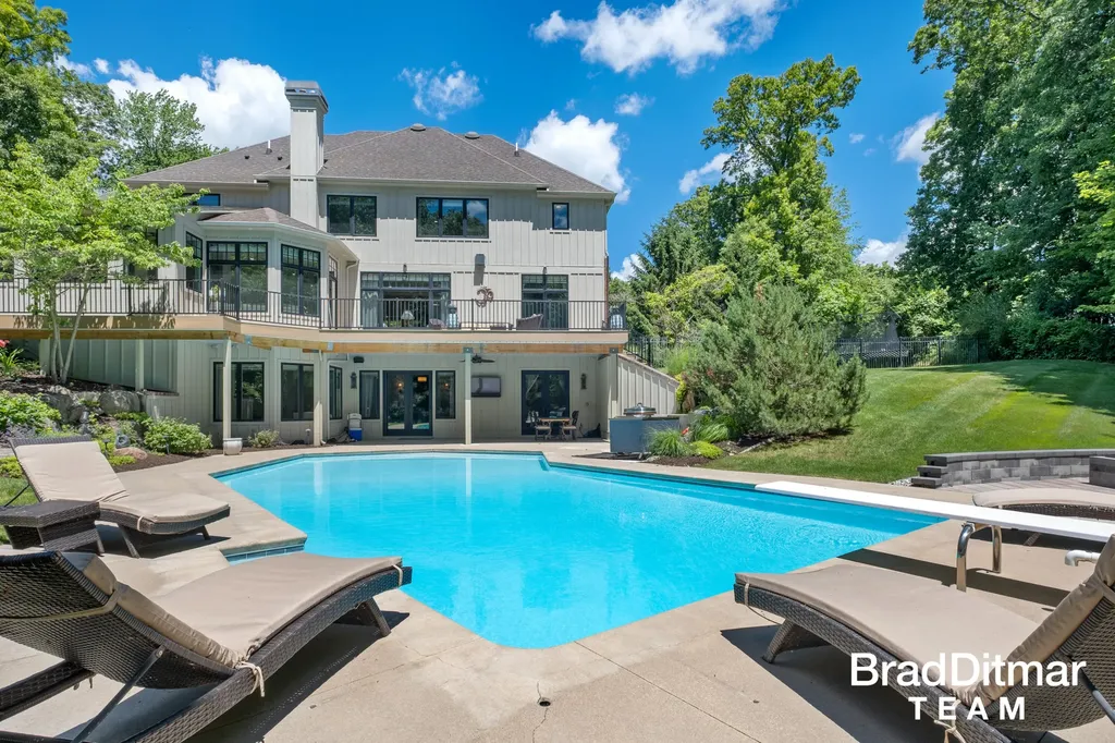 1099 Skyevale NE Ada Township MI 49301