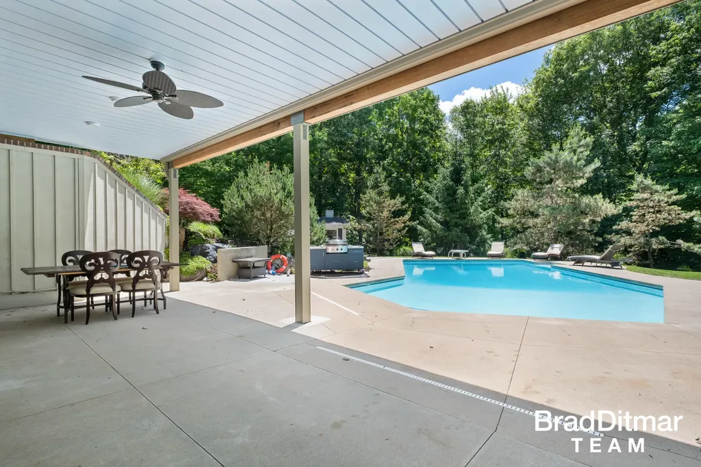 1099 Skyevale NE Ada Township MI 49301