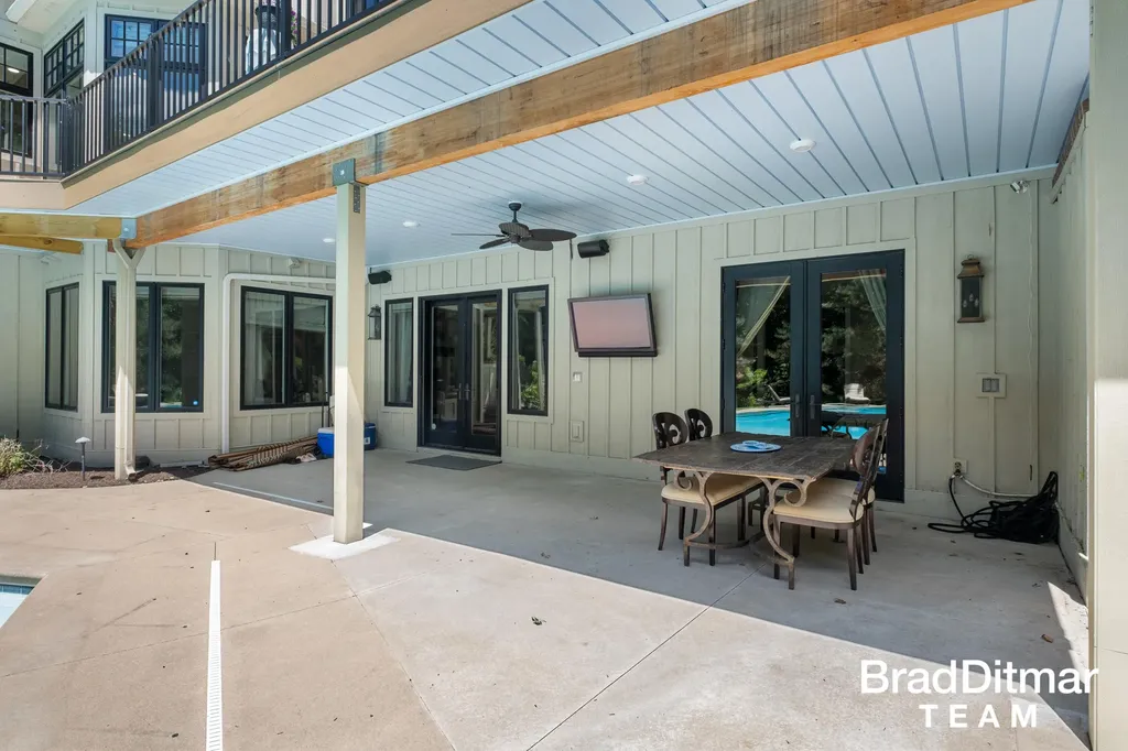 1099 Skyevale NE Ada Township MI 49301