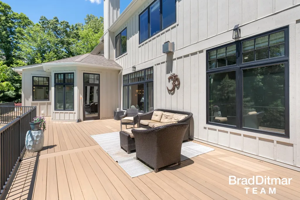 1099 Skyevale NE Ada Township MI 49301