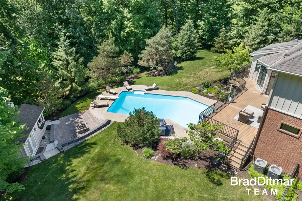 1099 Skyevale NE Ada Township MI 49301