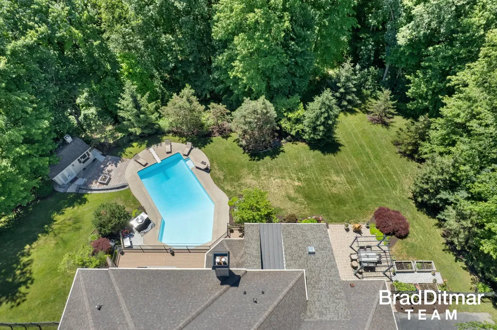 1099 Skyevale NE Ada Township MI 49301