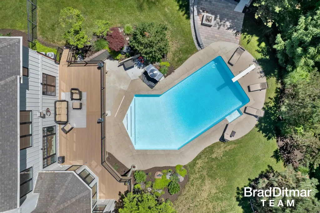 1099 Skyevale NE Ada Township MI 49301