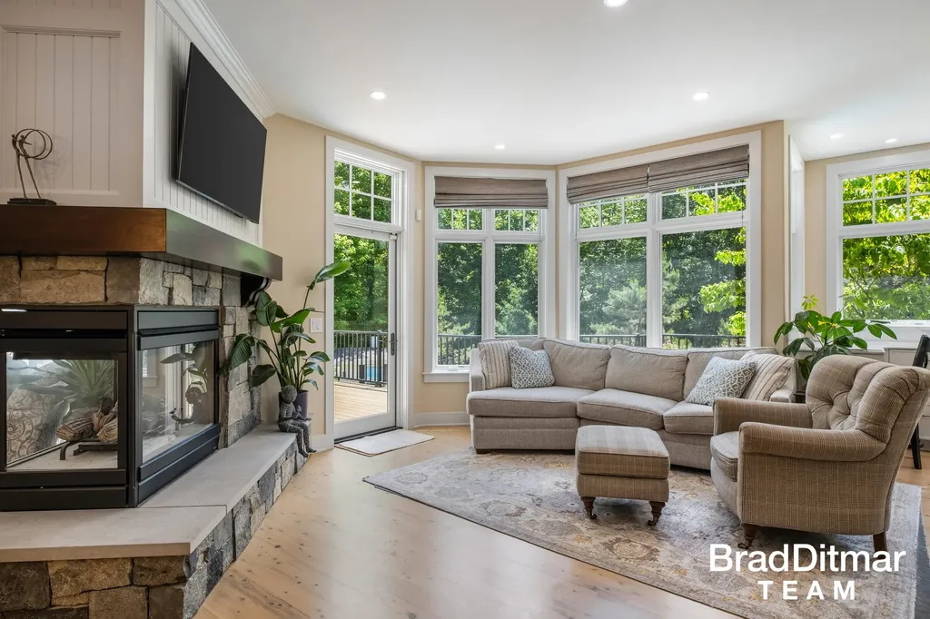 1099 Skyevale NE Ada Township MI 49301