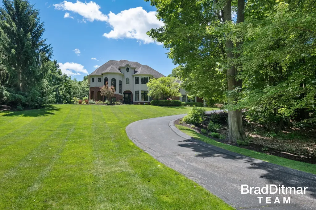 1099 Skyevale NE Ada Township MI 49301