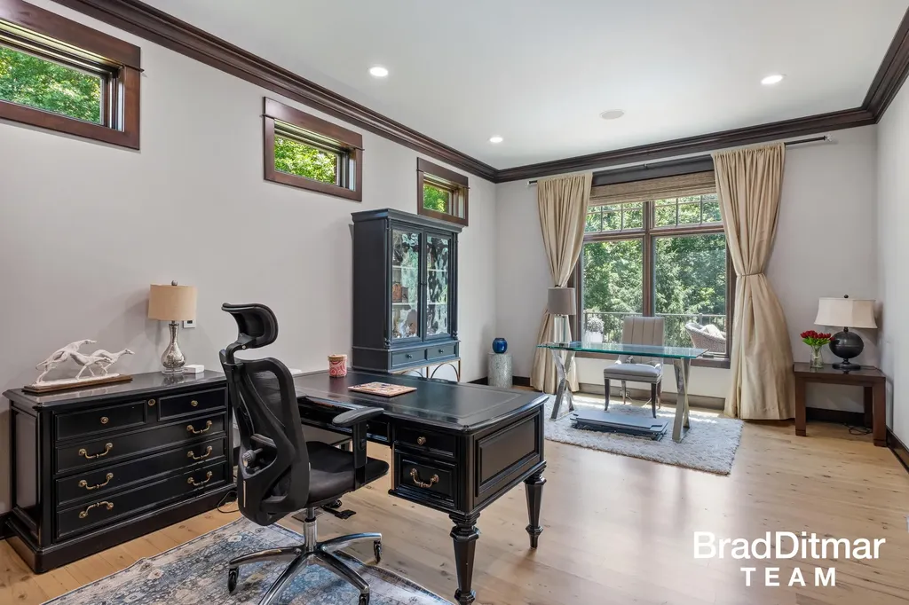1099 Skyevale NE Ada Township MI 49301
