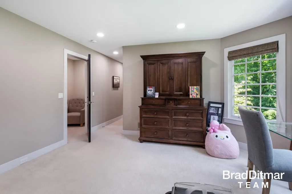 1099 Skyevale NE Ada Township MI 49301