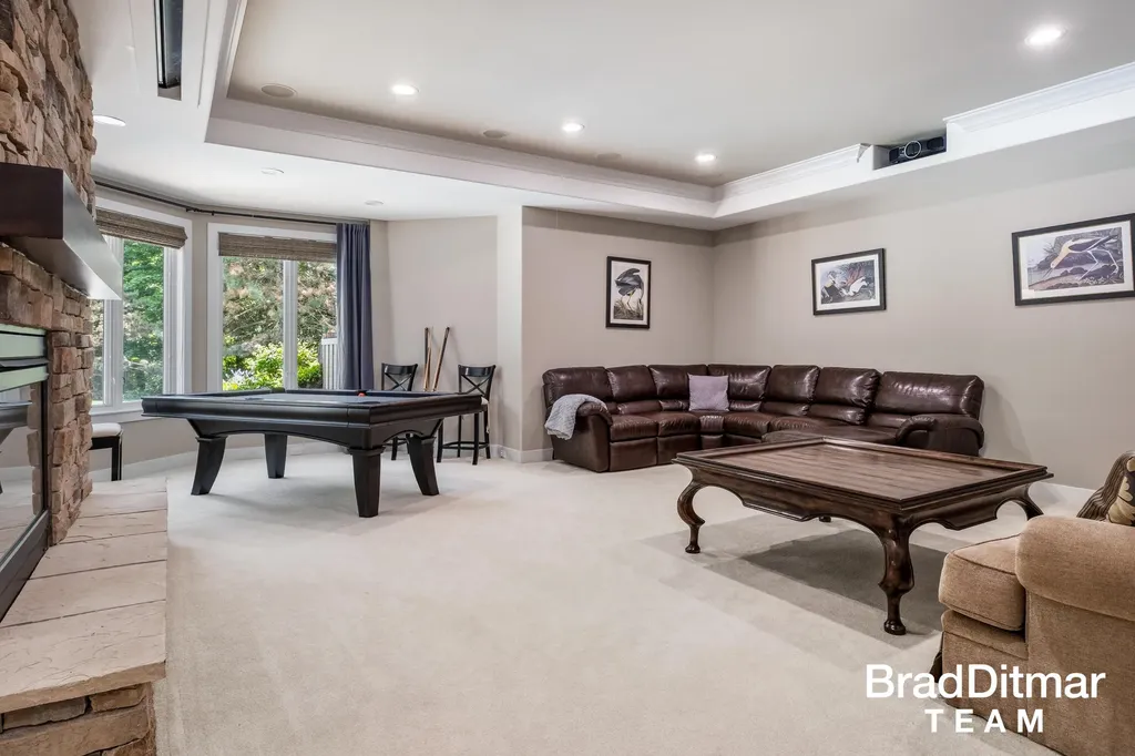 1099 Skyevale NE Ada Township MI 49301