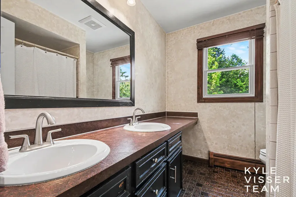 3305 Olderidge Drive NE Grand Rapids Charter Township MI 49525