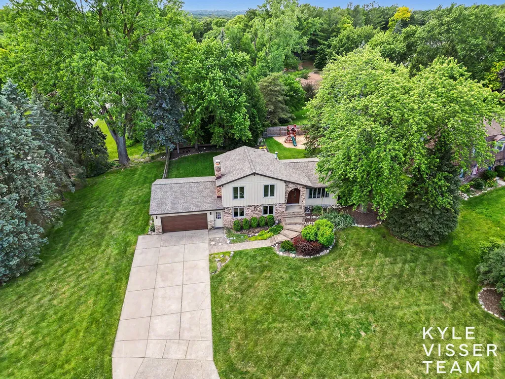 3305 Olderidge Drive NE Grand Rapids Charter Township MI 49525