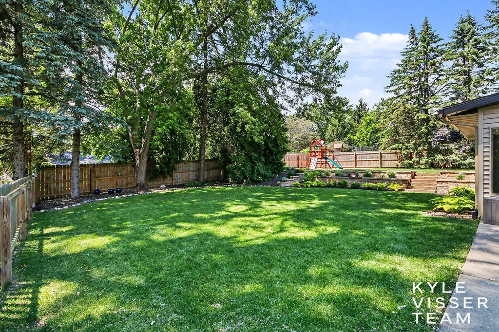 3305 Olderidge Drive NE Grand Rapids Charter Township MI 49525