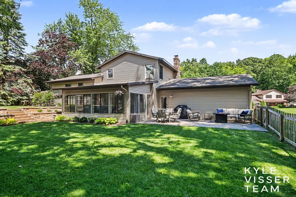 3305 Olderidge Drive NE Grand Rapids Charter Township MI 49525